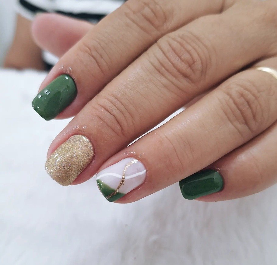 Unhas em gel decoradas no Studio Moça Bonita